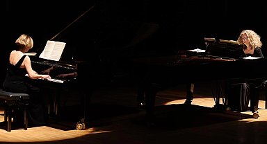 İzmir'de iki piyano, iki kültür