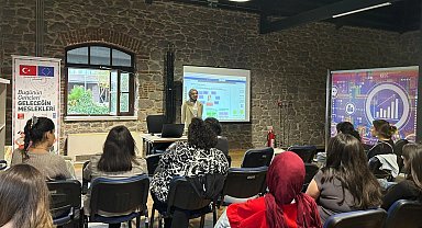 İzmir'in Meslek Fabrikası 10 yıldır iş, aş, umut üretiyor