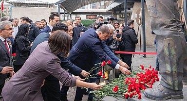İzmir'in şehitleri Fethi Sekin ve Musa Can unutulmadı