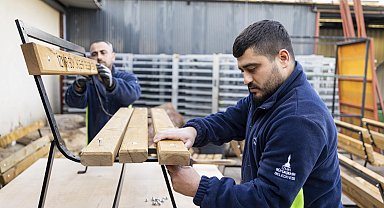 İzmir'in sihirli elleri kent için üretiyor