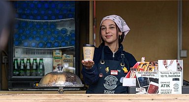 İzmirli Kahve'den bir milyon bardaklık rekor