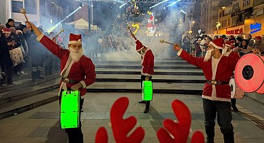 İzmit'te yılbaşı etkinlikleri ziyaretçi akınına uğradı