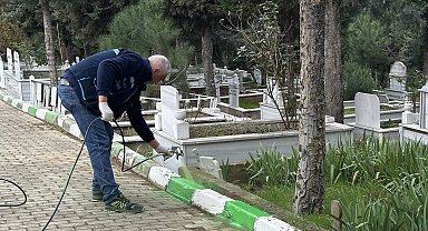Kocaeli Çayırova'da mezarlıklarda çalışmalar sürüyor