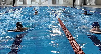 Kocaeli Çayırova'da yüzme havuzuna 20 bin kişi ilgi gösterdi