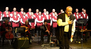 Kocaeli'de hicaz dua ve solo ilahiler gönüllere huzur verdi