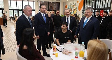 Kürşad Zorlu'dan Başkan Büyükakın'a tebrik