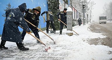 Malatya'da Büyükşehir ekipleri karla mücadelede 7/24 sahada