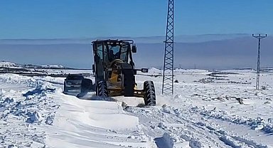 Malatya'da karla mücadele sürüyor