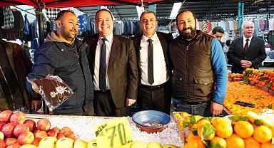 Manisa'da Başkan Dutlulu Perşembe Pazarı'nda esnafla buluştu