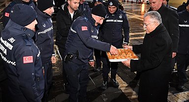 Memduh Büyükkılıç'tan yılbaşında gece mesaisi