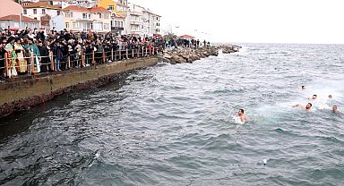 Mudanya Tirilye'de denizden haç çıkarma töreni yapıldı