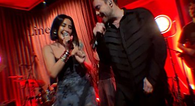 Murat Dalkılıç sahnesinde Melek Mosso sürprizi