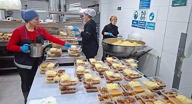 Ordu aşevi her gün 1000 vatandaşa sıcak yemek ulaştırıyor