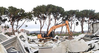 Osmangazi’de Tarım Arazilerindeki Kaçak Depolar Yıkılıyor