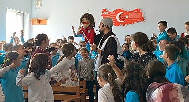 Sakarya'da "Akça" çocuk tiyatrosu miniklerle buluştu