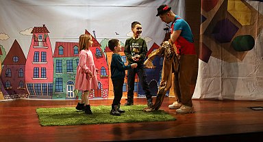 Sakarya'da bin 500 çocuğu tiyatroyla buluştu