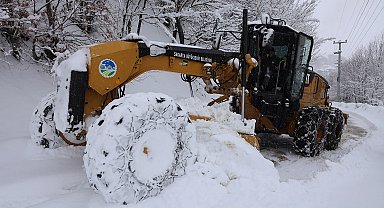 Sakarya'da karla mücadele mesaisi! 6 grup yolu ulaşıma açıldı