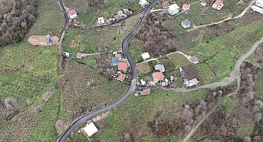 Sakarya'da mahallesi sakinlerinden asfalt teşekkürü