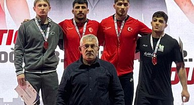 Sakaryalı sporcu Abdülsamet Antalya'da podyuma çıktı