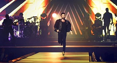 Tarkan özlemi son buldu... Megastar İstanbul'da hayranlarıyla kucaklaştı