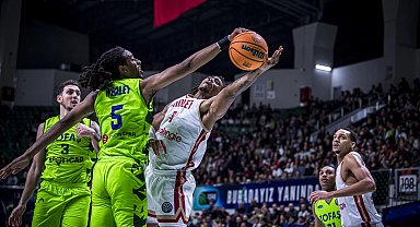 Tofaş play-in serisinde öne geçti