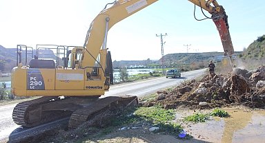 Antalya Büyükşehir Belediyesi ekiplerinden yol mesaisi