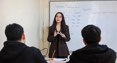 Antalya Büyükşehir'in gençlere eğitim desteği sürüyor