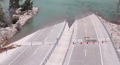 Antalya–Konya yoluna taşkın engeli! Geçici olarak trafiğe kapatıldı!