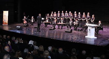 Antalya'da 'Bahar Bitti Güz Bitti' konseri büyük beğeni topladı