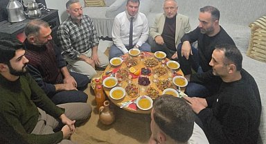 Artvin'de AK Parti İl Başkanı Aydemir, bir vatandaşın evinde iftar yaptı