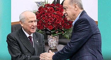 Bahçeli'den Cumhurbaşkanı Erdoğan'a 72 güllü yaş hediyesi