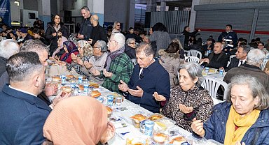 Başkan Tugay binlerce Bucalıyla aynı sofrada buluştu