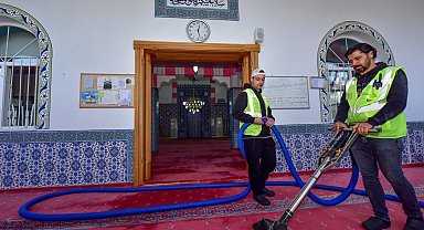 Bursa camilerinde Ramazan temizliği