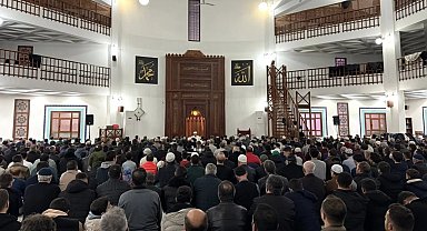 Bursa İnegöl'de ilk teravih gecesi manevi atmosferle yaşandı