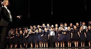 Bursa Nilüfer'de üç koro aynı sahnede buluştu