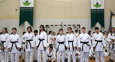 Bursa Osmangazi'de 300 karateci kuşak sevinci yaşadı