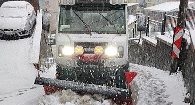 Bursa Osmangazi'nin yüksek kesimlerinde kar mesaisi