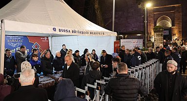 Bursa Ulu Cami'de Ramazan'a tatlı başlangıç