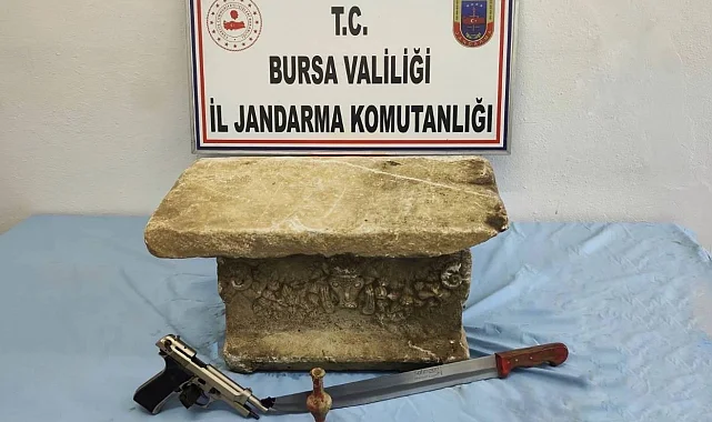 Bursa'da tarihi eser operasyonu... Lahit ve objeler ele geçirild