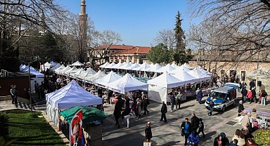 Bursalılar “Meydan Kadınların” Dayanışma Pazarında Buluştu