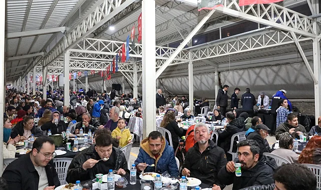 Bursa'nın 'Bereket Sofrası' Yıldırım'da kuruldu