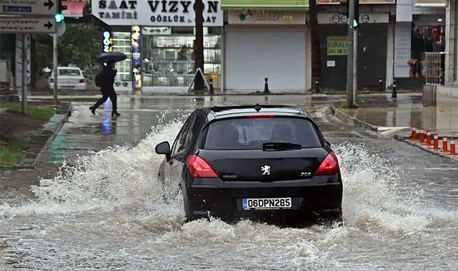 Cadde ve Sokaklar Göle Döndü
