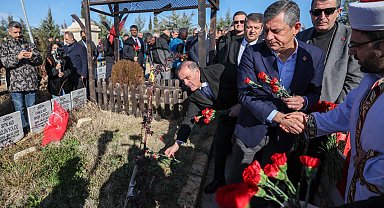 CHP Genel Başkanı Özgür Özel Adıyaman'da... Deprem şehitliğini ziyaret etti