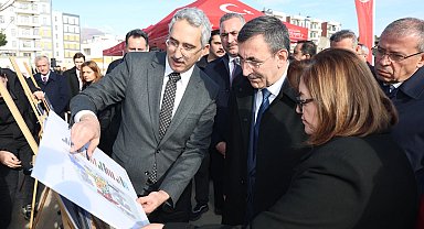 Cumhurbaşkanı Yardımcısı Yılmaz'dan Deprem Müzesi incelemesi