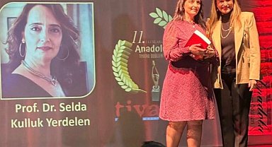 DEÜ'lü akademisyene sahne tasarımı ödülüne layık görüldü