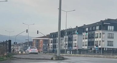 Düzce'de aynı kavşakta 3 dakikada 4 ters yön ihlali kamerada