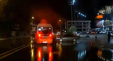 Düzce'de belediye otobüsü, elektrikli bisiklete çarptı