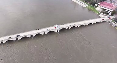 Edirne'de taşkın alarmı! Tunca Köprüsü trafiğe kapatıldı