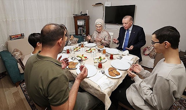 Erdoğan Çifti Beyoğlu’nda İftar Sofrasında