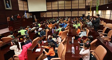 Eskişehirli minik öğrencilerden Başkan Ünlüce'ye anlamlı ziyaret